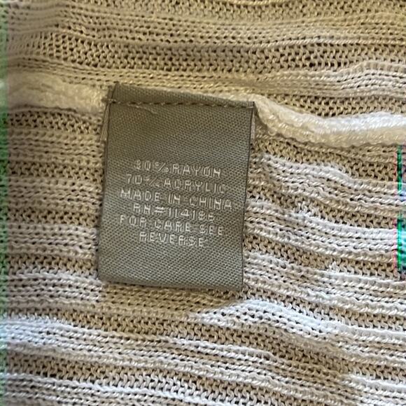 Heart N Crush White Lightweight Ribbed Cold Shoulder Pullover Sweater Size M NWT - Picture 7 of 10